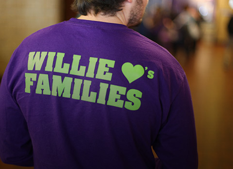T-shirt that says Willie Loves Families